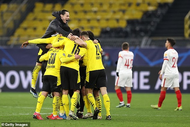 Haaland rực sáng, Dortmund nghẹt thở tiến vào tứ kết Champions League - 6 Haaland rực sáng, Dortmund nghẹt thở tiến vào tứ kết Champions League - 6