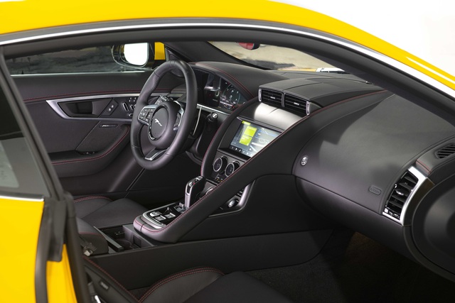 Jaguar F-TYPE mới về Việt Nam có giá lên đến 15,29 tỷ đồng - 27 Jaguar F-TYPE mới về Việt Nam có giá lên đến 15,29 tỷ đồng - 27