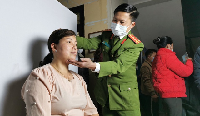 Ngày bận làm rẫy, dạy học…, tối tranh thủ đi làm căn cước công dân - 9 Ngày bận làm rẫy, dạy học…, tối tranh thủ đi làm căn cước công dân - 9