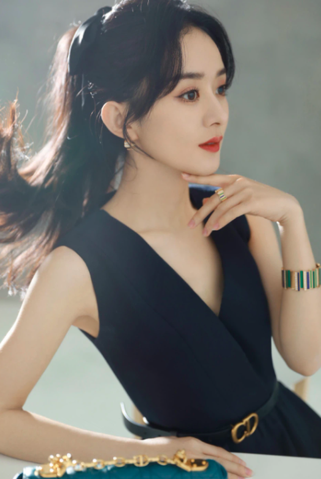 Triệu Lệ Dĩnh cuốn hút với thần thái vạn người mê - 2 Triệu Lệ Dĩnh cuốn hút với thần thái vạn người mê - 2