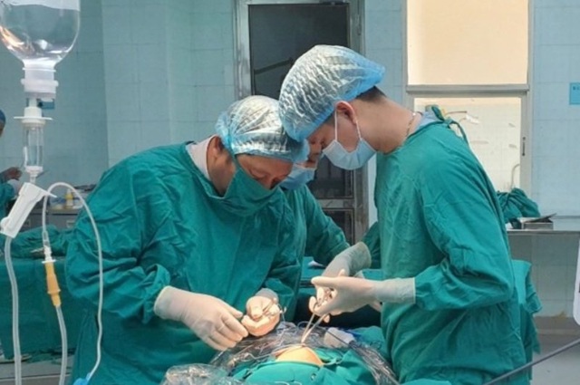 Cứu sống bé gái 3 tuổi bị vỡ gan độ 5 do tai nạn giao thông - 1 Cứu sống bé gái 3 tuổi bị vỡ gan độ 5 do tai nạn giao thông - 1