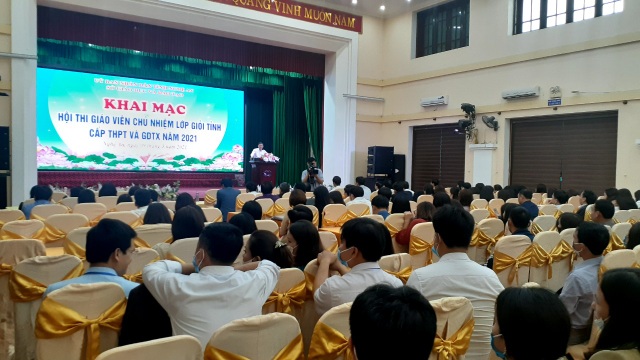 Hội thi năm nay có sự tham gia của 187 giáo viên chủ nhiệm đến từ hơn 100 trường THPT và các trung tâm GDTX, GDNN - GDTX trong toàn tỉnh. Hội thi năm nay có sự tham gia của 187 giáo viên chủ nhiệm đến từ hơn 100 trường THPT và các trung tâm GDTX, GDNN - GDTX trong toàn tỉnh.