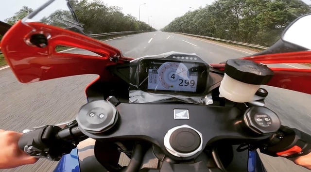 Đã tìm ra thanh niên điều khiển mô tô bay với tốc độ 299 km/h - 2 Đã tìm ra thanh niên điều khiển mô tô bay với tốc độ 299 km/h - 2