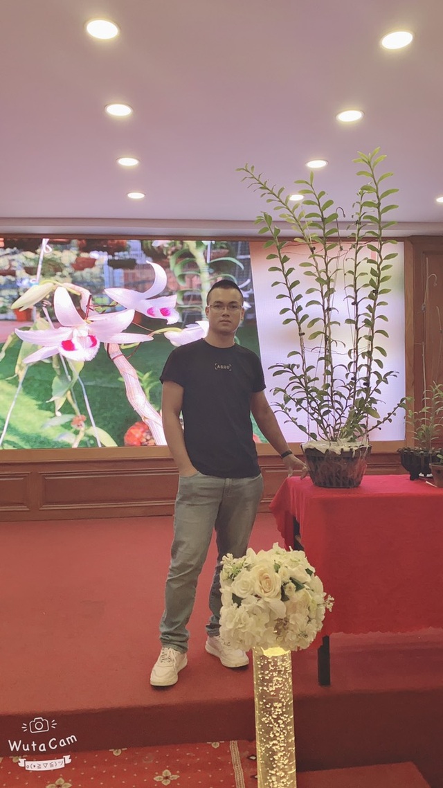 Tìm hiểu kinh nghiệm chăm sóc lan hoàng hậu cùng nghệ nhân Hoàng Hữu Trung - 1 Tìm hiểu kinh nghiệm chăm sóc lan hoàng hậu cùng nghệ nhân Hoàng Hữu Trung - 1