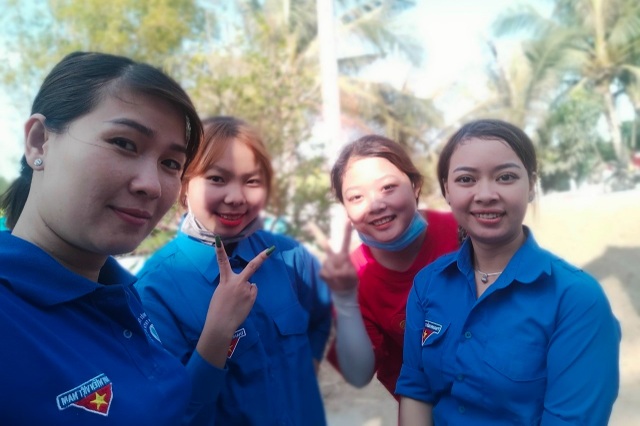Bạc Liêu: Nữ Đoàn viên thanh niên đẩy xe, xúc đất giúp dân neo đơn làm nhà - 6 Bạc Liêu: Nữ Đoàn viên thanh niên đẩy xe, xúc đất giúp dân neo đơn làm nhà - 6