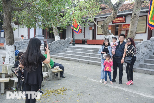 Du khách đến chùa Hương phải khai báo y tế bằng ứng dụng QR code - 4