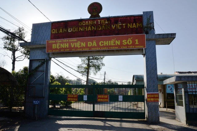 Người phụ nữ bán vé số bất ngờ lẻn vào khu điều trị bệnh nhân Covid-19 - 2 Người phụ nữ bán vé số bất ngờ lẻn vào khu điều trị bệnh nhân Covid-19 - 2