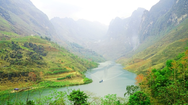 Choáng ngợp vẻ đẹp như tiên cảnh của sông Nho Quế Hà Giang mùa hoa gạo - 10