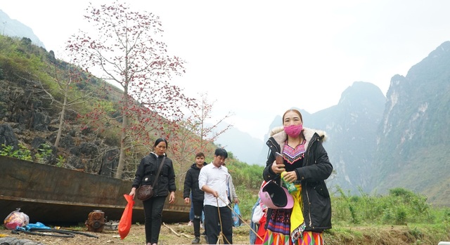 Choáng ngợp vẻ đẹp như tiên cảnh của sông Nho Quế Hà Giang mùa hoa gạo - 11