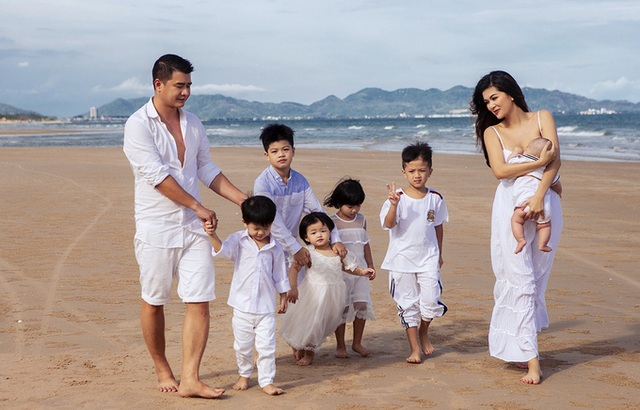 Cuộc sống sang chảnh, hạnh phúc của những hoa hậu Việt đông con - 4 Cuộc sống sang chảnh, hạnh phúc của những hoa hậu Việt đông con - 4