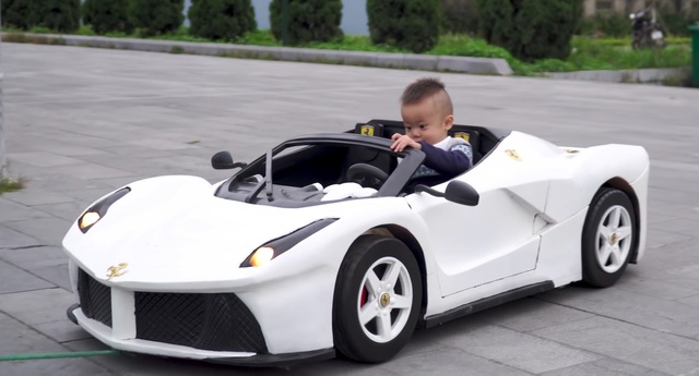 Chiếc Bugatti Centodieci bằng gỗ của anh thợ Việt gây sửng sốt trên báo Tây - 3 Chiếc Bugatti Centodieci bằng gỗ của anh thợ Việt gây sửng sốt trên báo Tây - 3