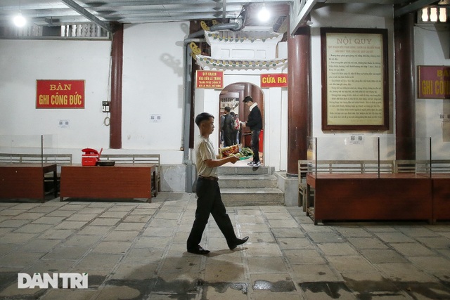 Dòng người xuyên đêm đi lễ chùa Hương trong ngày đầu mở cửa trở lại - 7