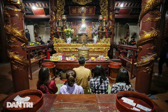 Dòng người xuyên đêm đi lễ chùa Hương trong ngày đầu mở cửa trở lại - 8