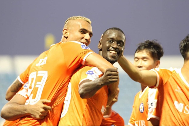 Đức Chinh đá chính, đội bóng của HLV Huỳnh Đức lên ngôi đầu V-League - 1 Đức Chinh đá chính, đội bóng của HLV Huỳnh Đức lên ngôi đầu V-League - 1