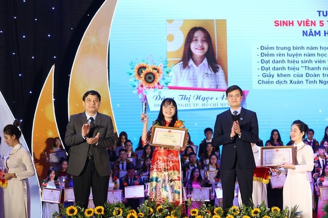 Nữ Chủ tịch Hội Sinh viên tài năng, có nụ cười tỏa nắng - 2 Nữ Chủ tịch Hội Sinh viên tài năng, có nụ cười tỏa nắng - 2