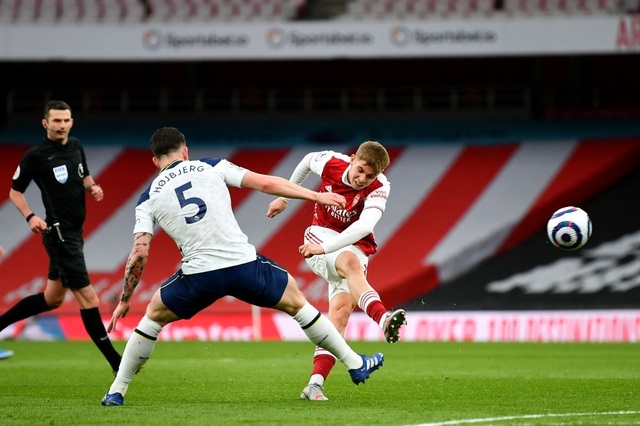 Arsenal 2-1 Tottenham: Lamela lập siêu phẩm Rabona và bị đuổi - 10