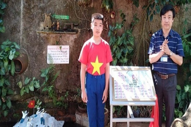 Mô hình đảo Gạc Ma và 64 ngôi sao bất tử ở trường học vùng cao - 2 Mô hình đảo Gạc Ma và 64 ngôi sao bất tử ở trường học vùng cao - 2