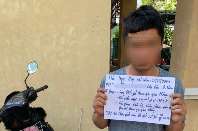 Mật phục bắt thanh niên sàm sỡ nữ sinh trên đường - 1 Mật phục bắt thanh niên sàm sỡ nữ sinh trên đường - 1