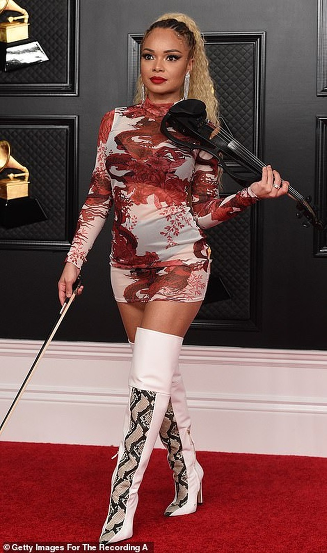 Choáng với váy hở bạo của Doja Cat trên thảm đỏ Grammy - 18