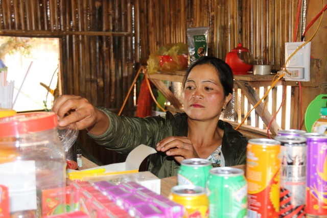 Người phụ nữ dân tộc Mạ thoát nghèo nhờ... 50 con gà lai chọi - 4 Người phụ nữ dân tộc Mạ thoát nghèo nhờ... 50 con gà lai chọi - 4