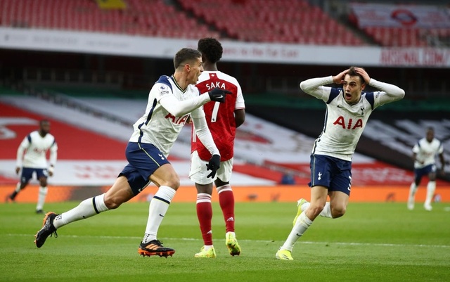 Arsenal 2-1 Tottenham: Lamela lập siêu phẩm Rabona và bị đuổi - 9