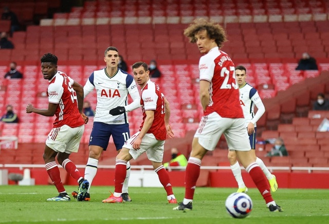 Arsenal 2-1 Tottenham: Lamela lập siêu phẩm Rabona và bị đuổi - 2 Arsenal 2-1 Tottenham: Lamela lập siêu phẩm Rabona và bị đuổi - 2