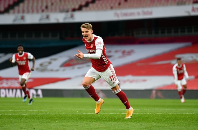 Arsenal 2-1 Tottenham: Lamela lập siêu phẩm Rabona và bị đuổi - 8 Arsenal 2-1 Tottenham: Lamela lập siêu phẩm Rabona và bị đuổi - 8