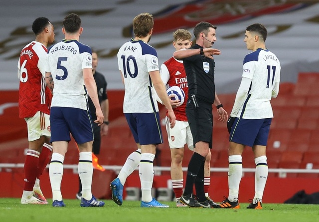 Arsenal 2-1 Tottenham: Lamela lập siêu phẩm Rabona và bị đuổi - 5 Arsenal 2-1 Tottenham: Lamela lập siêu phẩm Rabona và bị đuổi - 5