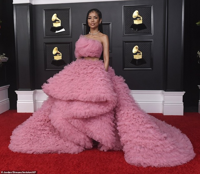 Choáng với váy hở bạo của Doja Cat trên thảm đỏ Grammy - 23