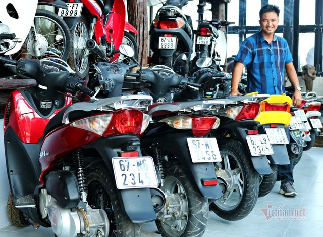 Đại gia miền Tây có 500 xe mô tô biển số siêu đẹp, thuê người chăm mỗi ngày - 5 Đại gia miền Tây có 500 xe mô tô biển số siêu đẹp, thuê người chăm mỗi ngày - 5