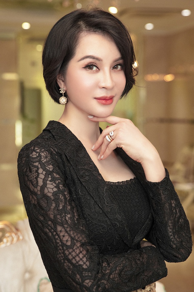 MC Thanh Mai trẻ trung bất ngờ với mái tóc ngắn - 4 MC Thanh Mai trẻ trung bất ngờ với mái tóc ngắn - 4