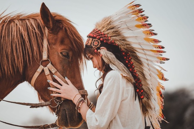 Hồn nhiên và phóng khoáng, cô gái 19 tuổi gây ấn tượng với bộ ảnh Bohemian