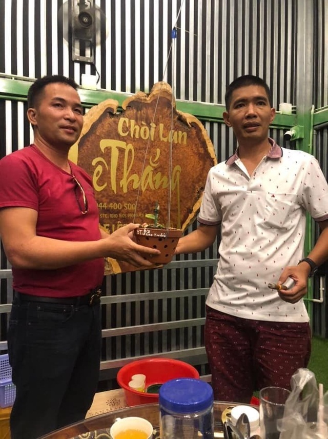 Nghệ nhân Lê Cao Thắng chia sẻ kinh nghiệm chăm sóc lan trong mùa mưa - 4 Nghệ nhân Lê Cao Thắng chia sẻ kinh nghiệm chăm sóc lan trong mùa mưa - 4