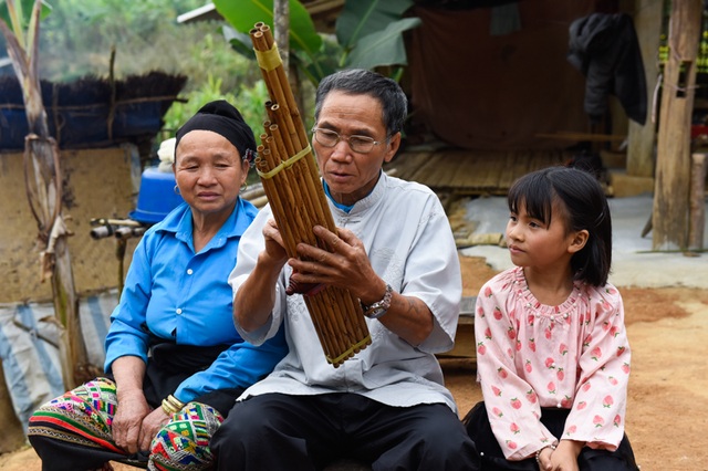 Người đàn ông vào rừng ở ẩn để giữ khèn bè truyền thống - 1 Người đàn ông vào rừng ở ẩn để giữ khèn bè truyền thống - 1
