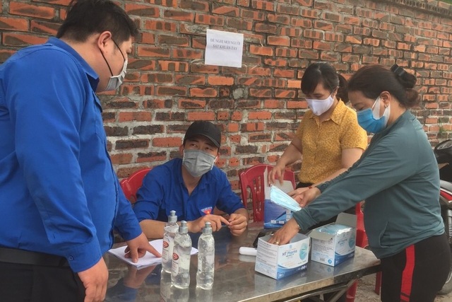 Hỗ trợ 3 cháu nhỏ có mẹ đẻ và bà ngoại bị sát hại ở thị xã Đông Triều - 1 Hỗ trợ 3 cháu nhỏ có mẹ đẻ và bà ngoại bị sát hại ở thị xã Đông Triều - 1