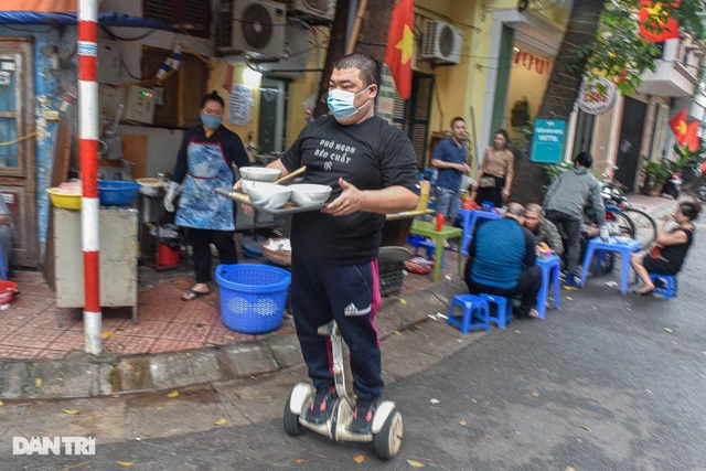 Quán phở Hà Nội ngày bán trăm bát nhờ màn giao hàng có một không hai - 3 Quán phở Hà Nội ngày bán trăm bát nhờ màn giao hàng có một không hai - 3