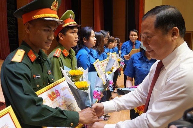 Chủ tịch tỉnh Bình Định: Tuổi trẻ phải dám ước mơ về những điều cao đẹp - 4 Chủ tịch tỉnh Bình Định: Tuổi trẻ phải dám ước mơ về những điều cao đẹp - 4