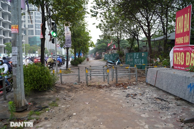 Tái diễn cảnh hàng trăm xe máy mở đường máu đi ngược chiều ở đường Tố Hữu - 4 Tái diễn cảnh hàng trăm xe máy mở đường máu đi ngược chiều ở đường Tố Hữu - 4