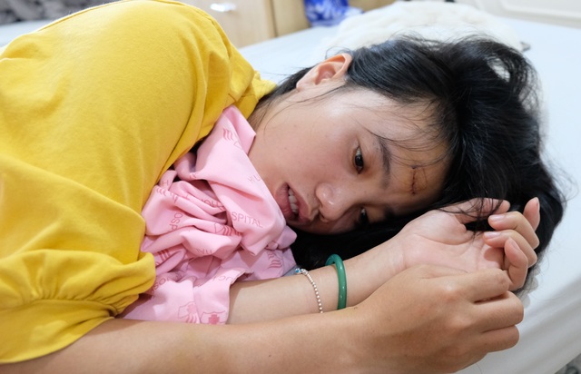 Thương hai đứa trẻ đến nao lòng trong vụ tai nạn mất đi người cha - 1 Thương hai đứa trẻ đến nao lòng trong vụ tai nạn mất đi người cha - 1