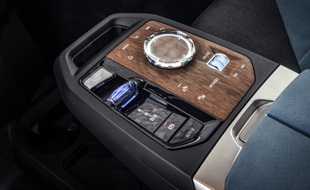 BMW iDrive 8 chính thức trình làng với màn hình cảm ứng siêu rộng - 2 BMW iDrive 8 chính thức trình làng với màn hình cảm ứng siêu rộng - 2