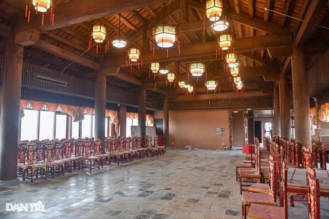 Close-up of a hundred billion pottery house with unique design in Bat Trang ancient village - 4