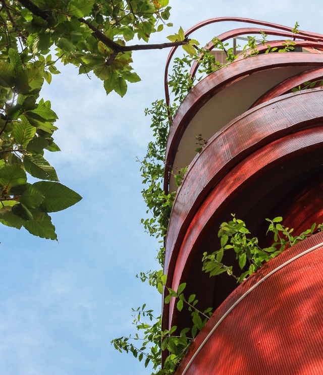 Quán cà phê khoác lưới thép mềm mại, giúp giảm bức xạ nhiệt - 2