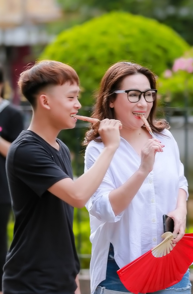 Trước khi ra riêng, cuộc sống của Hồ Văn Cường bên mẹ Phi Nhung ra sao? - 3 Trước khi ra riêng, cuộc sống của Hồ Văn Cường bên mẹ Phi Nhung ra sao? - 3