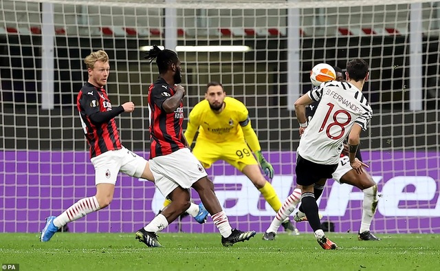 Những khoảnh khắc Man Utd khiến AC Milan ngậm ngùi chia tay Europa League - 3 Những khoảnh khắc Man Utd khiến AC Milan ngậm ngùi chia tay Europa League - 3