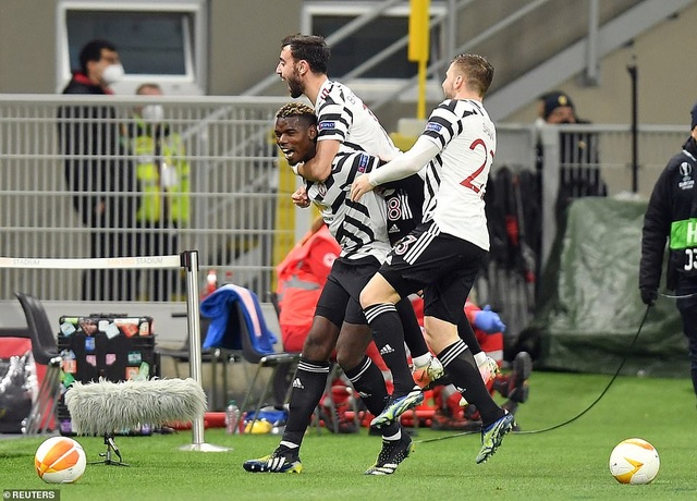 Pogba tỏa sáng giúp Man Utd vượt ải AC Milan, Tottenham bị loại cực sốc - 2