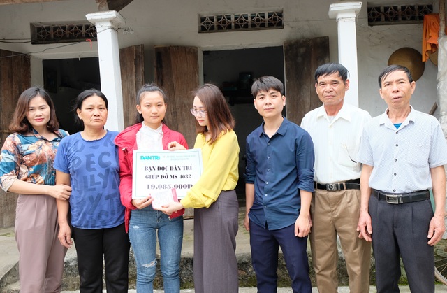 Bạn đọc Dân trí giúp đỡ nữ sinh trường Đại học Sư phạm hơn 300 triệu đồng - 2 Bạn đọc Dân trí giúp đỡ nữ sinh trường Đại học Sư phạm hơn 300 triệu đồng - 2