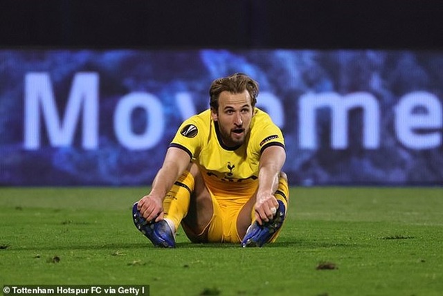 Tottenham bị loại sốc ở Europa League: Mourinho đáng thương hay đáng trách? - 3