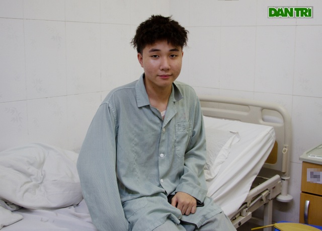 Hà Nội: Nam sinh 17 tuổi dũng cảm bắt cướp giúp bạn bị đâm rách phổi - 3