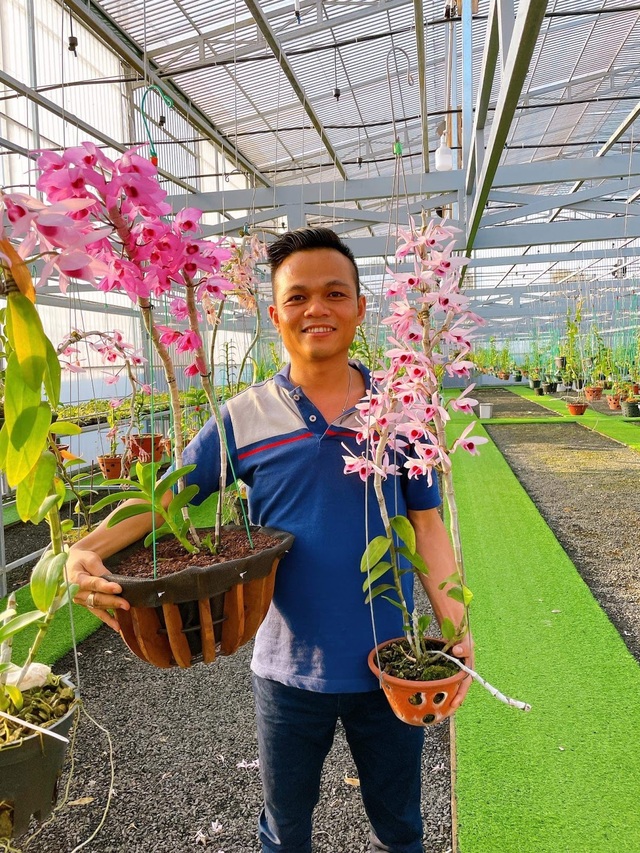 Nghệ nhân Trịnh Đình Lộc chia sẻ bí kíp cứu hoa lan khỏi sâu bệnh - 1 Nghệ nhân Trịnh Đình Lộc chia sẻ bí kíp cứu hoa lan khỏi sâu bệnh - 1