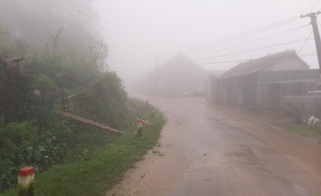 Sương mù dày đặc kéo dài, cuộc sống người dân đảo lộn hoàn toàn - 10 Sương mù dày đặc kéo dài, cuộc sống người dân đảo lộn hoàn toàn - 10